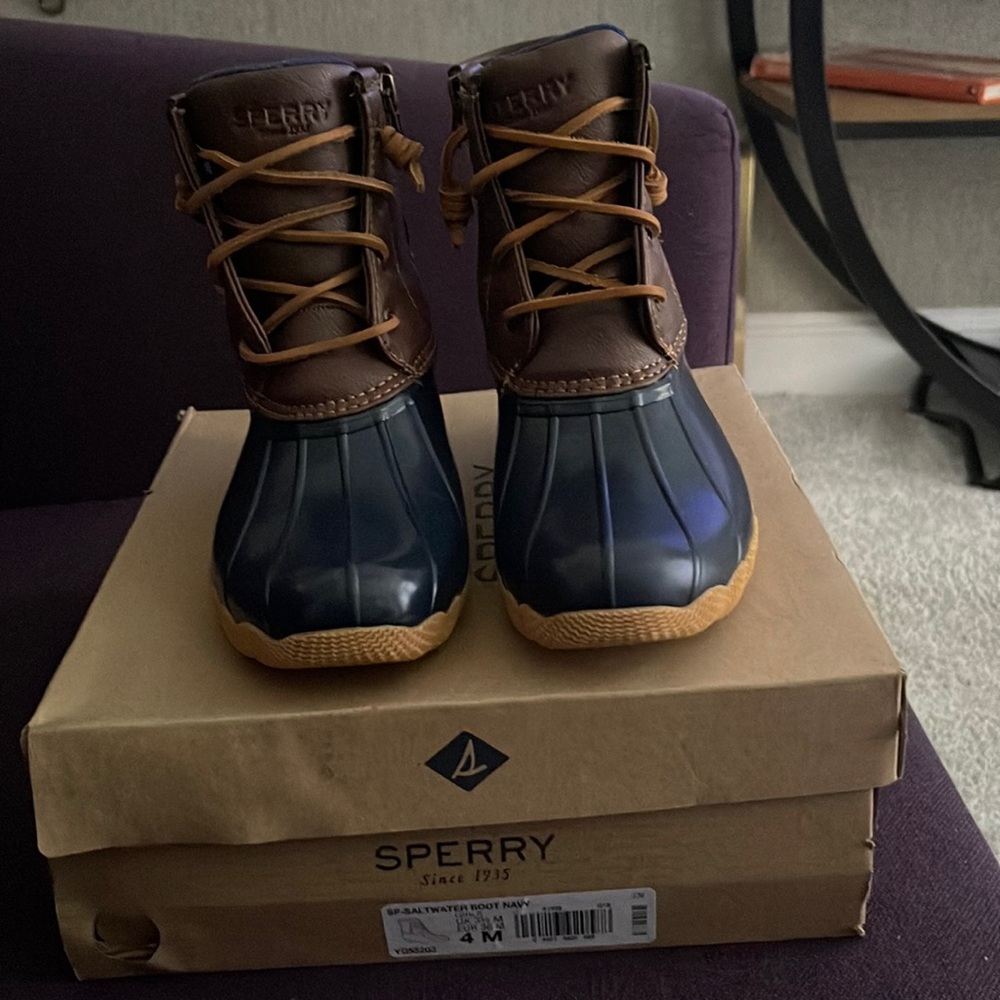 Sperry NWOT girls Saltwater Boot